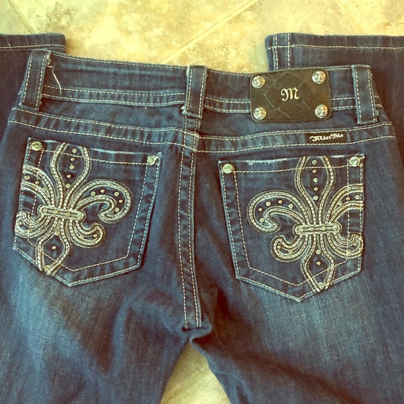 Miss Me Denim - Miss Me jeans with Fleur-de-lis design size 28